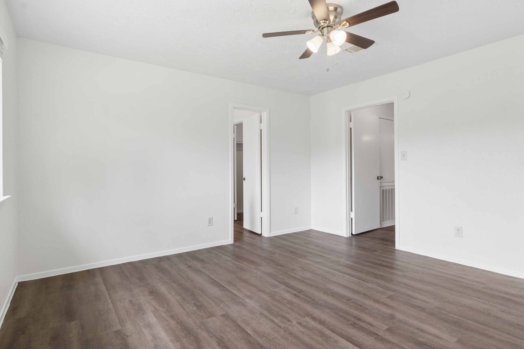 10411 Rabbit Oak Drive Houston, TX 77065 - Photo 14 of 22 Large primary bedroom