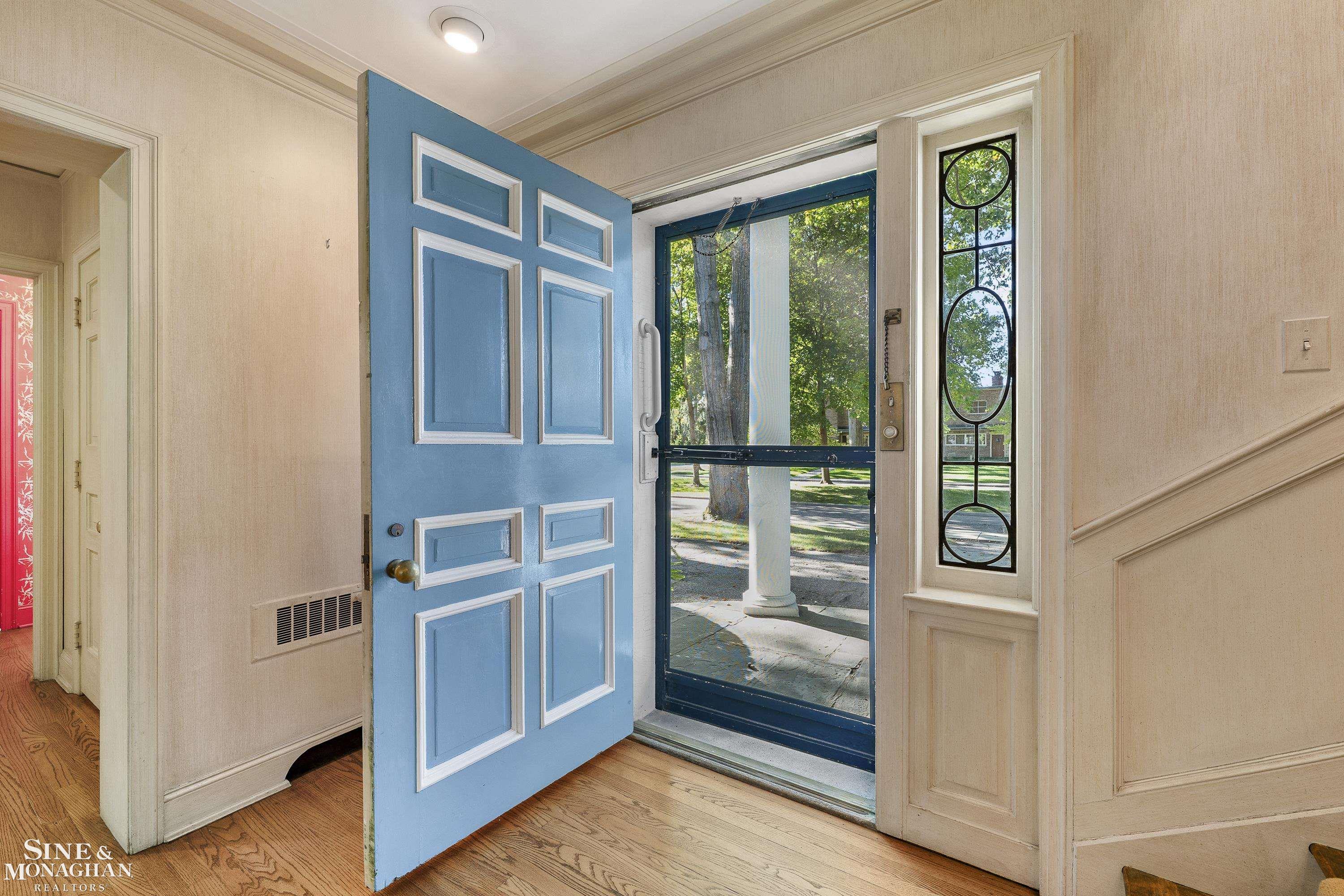 204 Cloverly Road Grosse Pointe Farms, MI 48236 - Photo 3 of 61