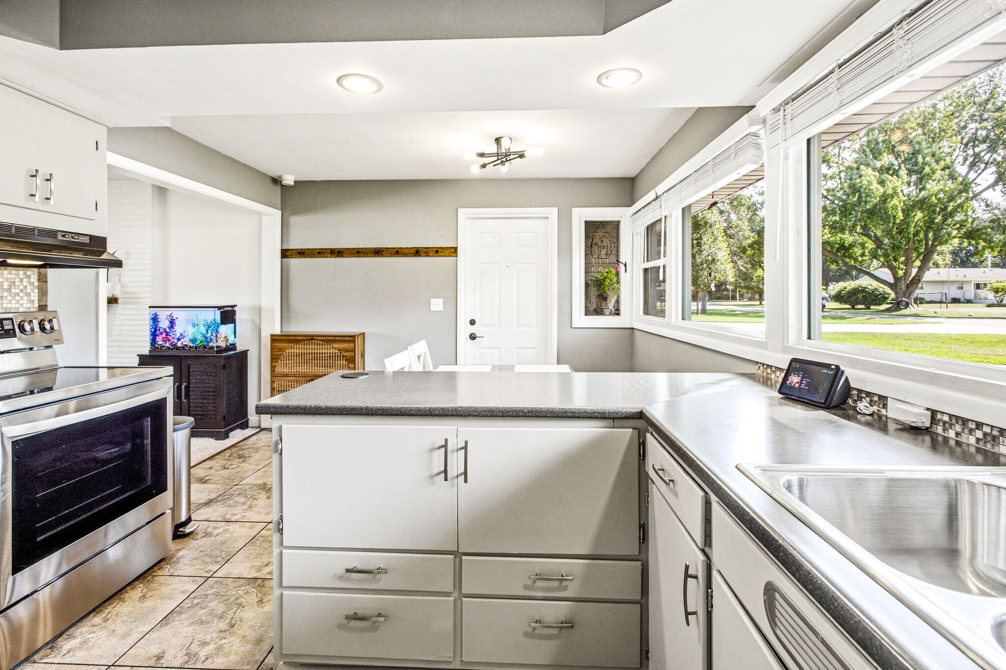 2813 East Hanley Road St. Joseph, MI 49085 - Photo 14 of 31 Kitchen