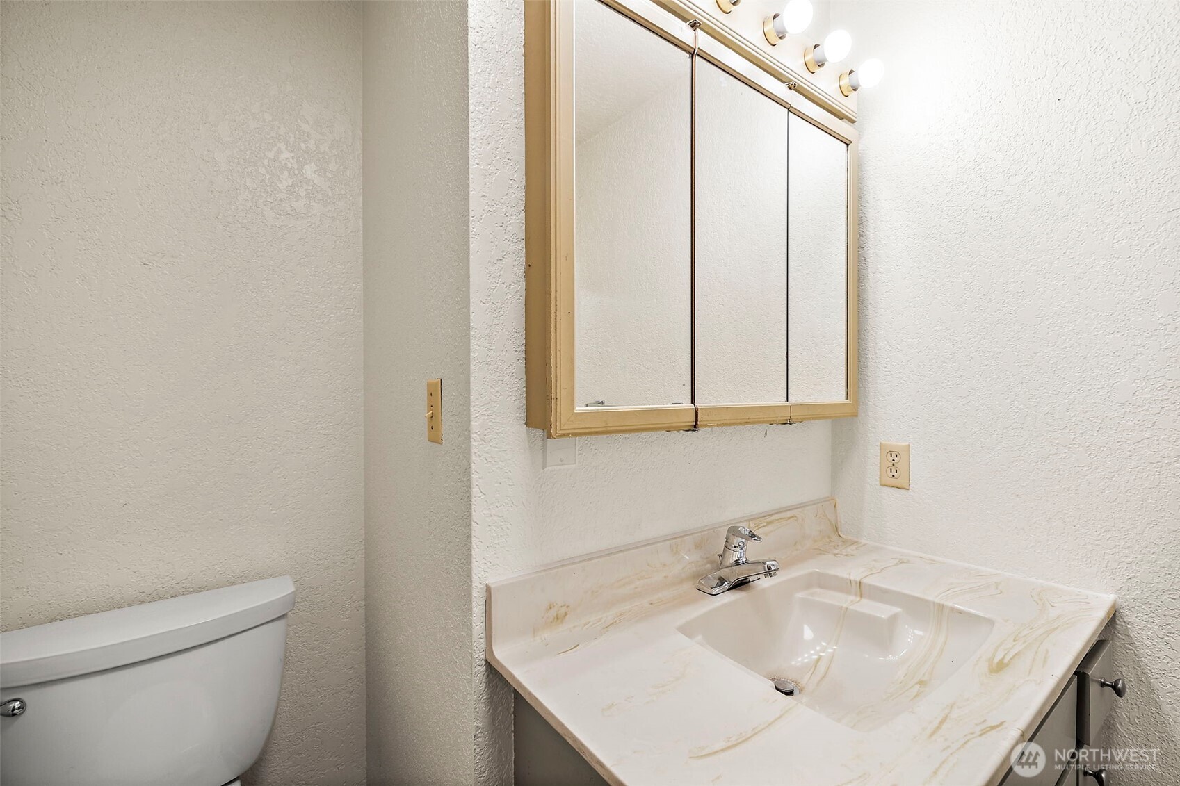 2516 Rockefeller Avenue, Unit A B Everett, WA 98201 - Photo 14 of 37