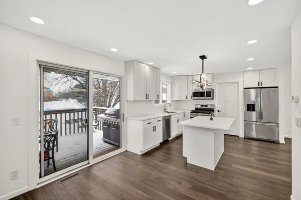 $589,900 | 10920 Oak Knoll Terrace North, Hopkins, MN 55305