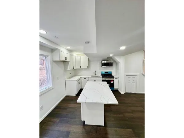 $589,900 | 10920 Oak Knoll Terrace North, Hopkins, MN 55305