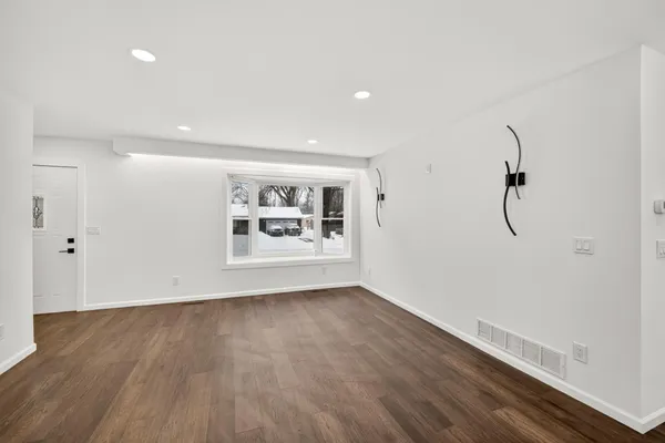 $589,900 | 10920 Oak Knoll Terrace North, Hopkins, MN 55305