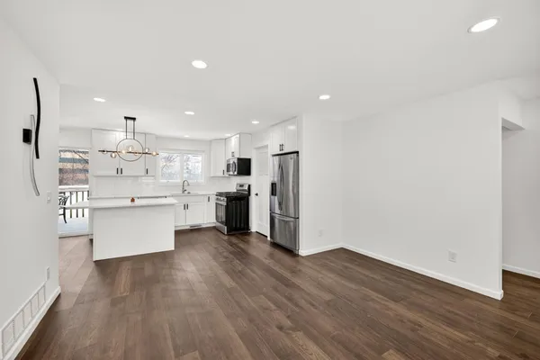 $589,900 | 10920 Oak Knoll Terrace North, Hopkins, MN 55305