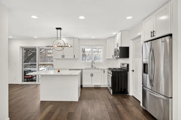 $589,900 | 10920 Oak Knoll Terrace North, Hopkins, MN 55305