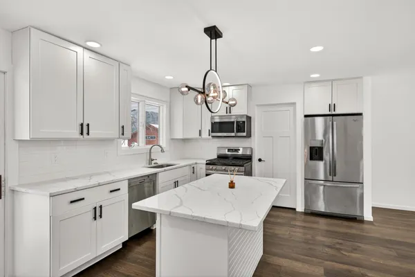 $589,900 | 10920 Oak Knoll Terrace North, Hopkins, MN 55305