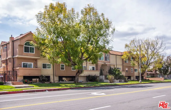 $695,000 | 11306 Moorpark Street, Unit 20, Studio City, CA 91602