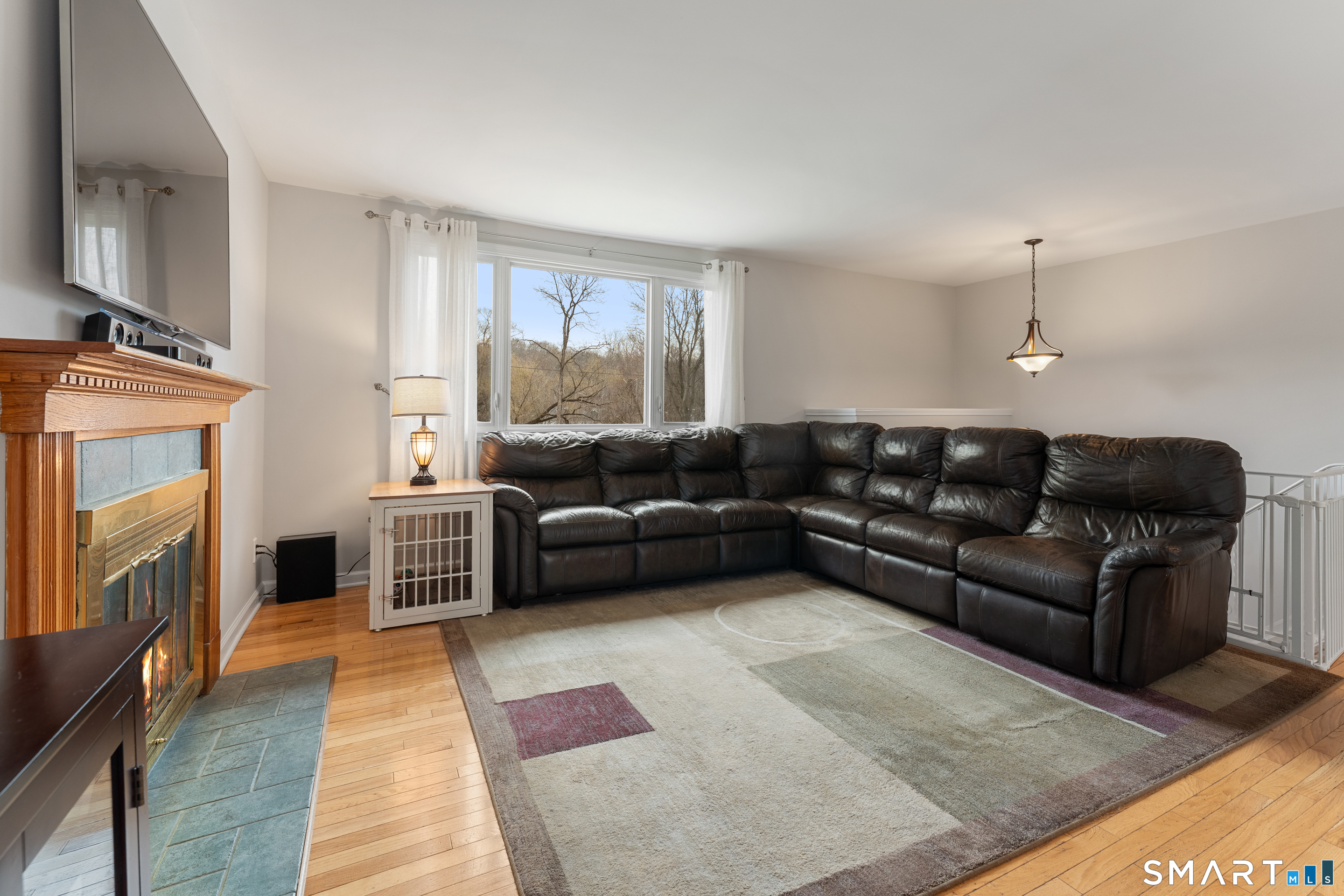 14 Valley Road Danbury, CT 06811 - Photo 4 of 32