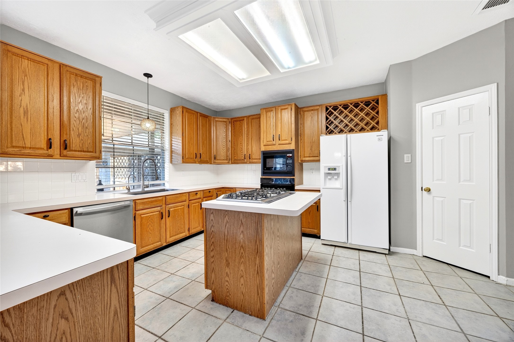 10615 Vandercroft Court Houston, TX 77070 - Photo 17 of 47 a kitchen with stainless steel appliances granite countertop a stove a refrigerator a sink dishwasher and a microwave oven on the granite countertops