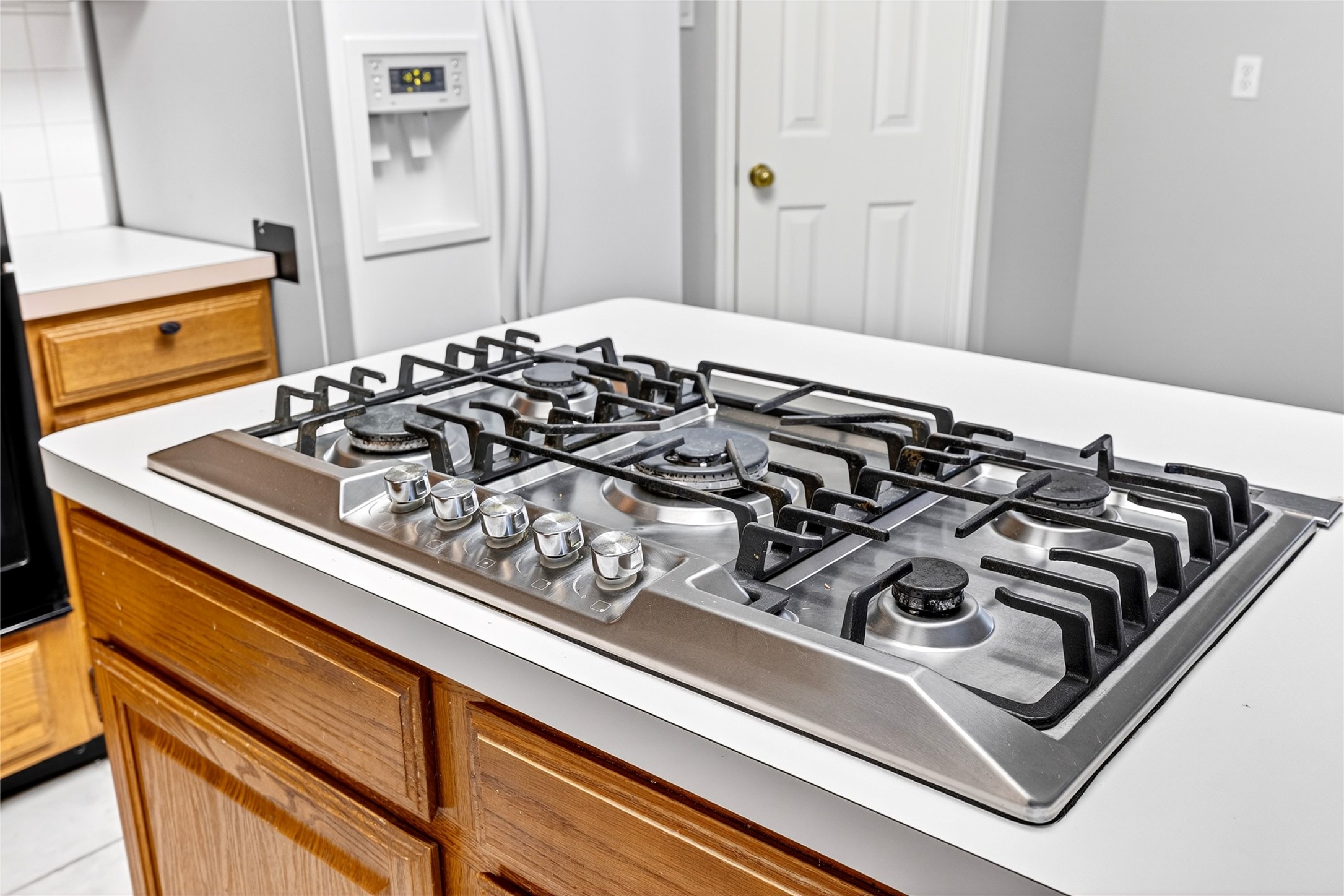 10615 Vandercroft Court Houston, TX 77070 - Photo 20 of 47 a close view of a stove top oven