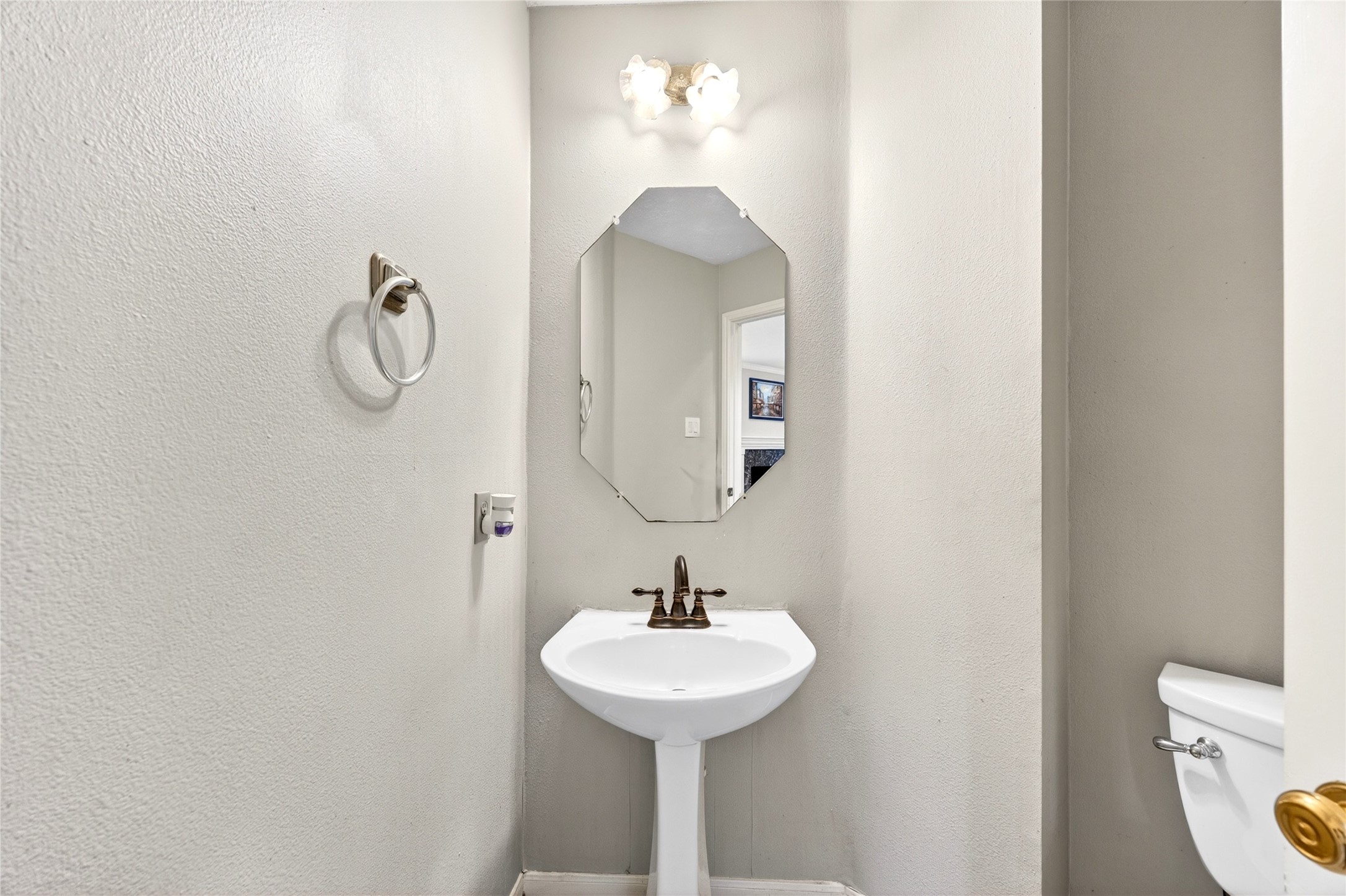 10615 Vandercroft Court Houston, TX 77070 - Photo 24 of 47 a bathroom with a sink and a mirror