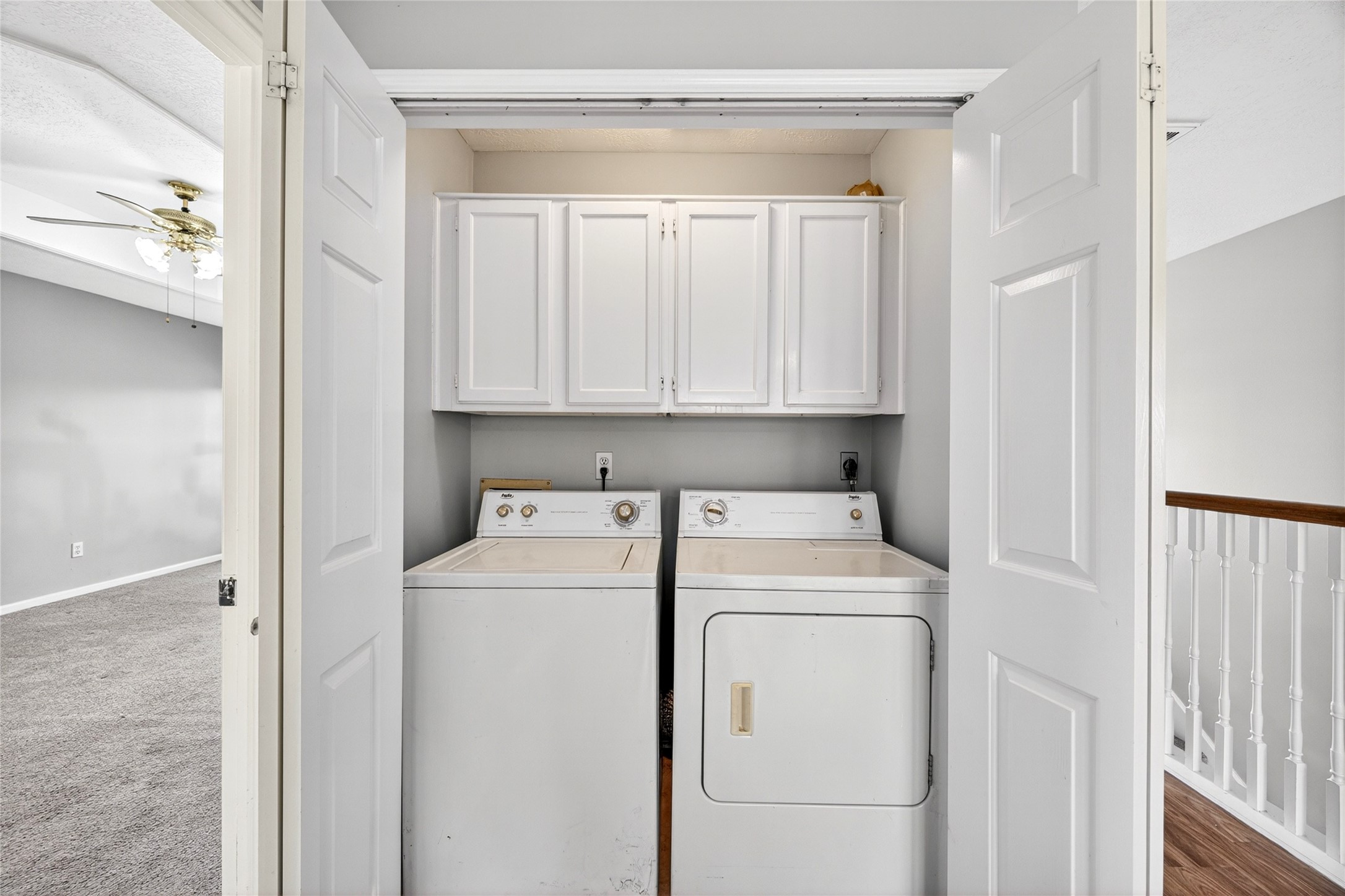 10615 Vandercroft Court Houston, TX 77070 - Photo 27 of 47 a utility room with dryer and washer