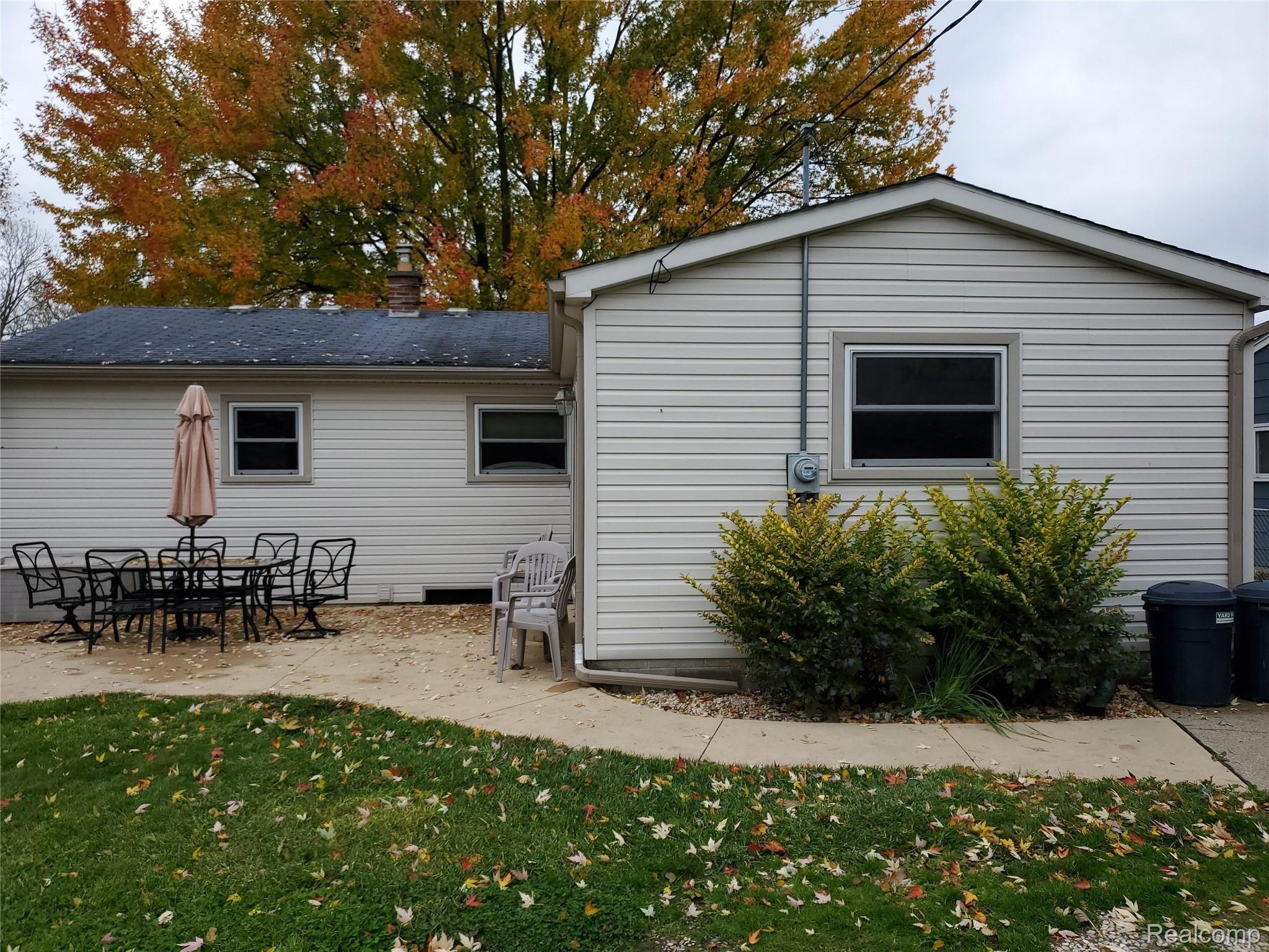 12523 Clinton River Road Sterling Heights, MI 48313 - Photo 5 of 31 20191027_135941.jpg