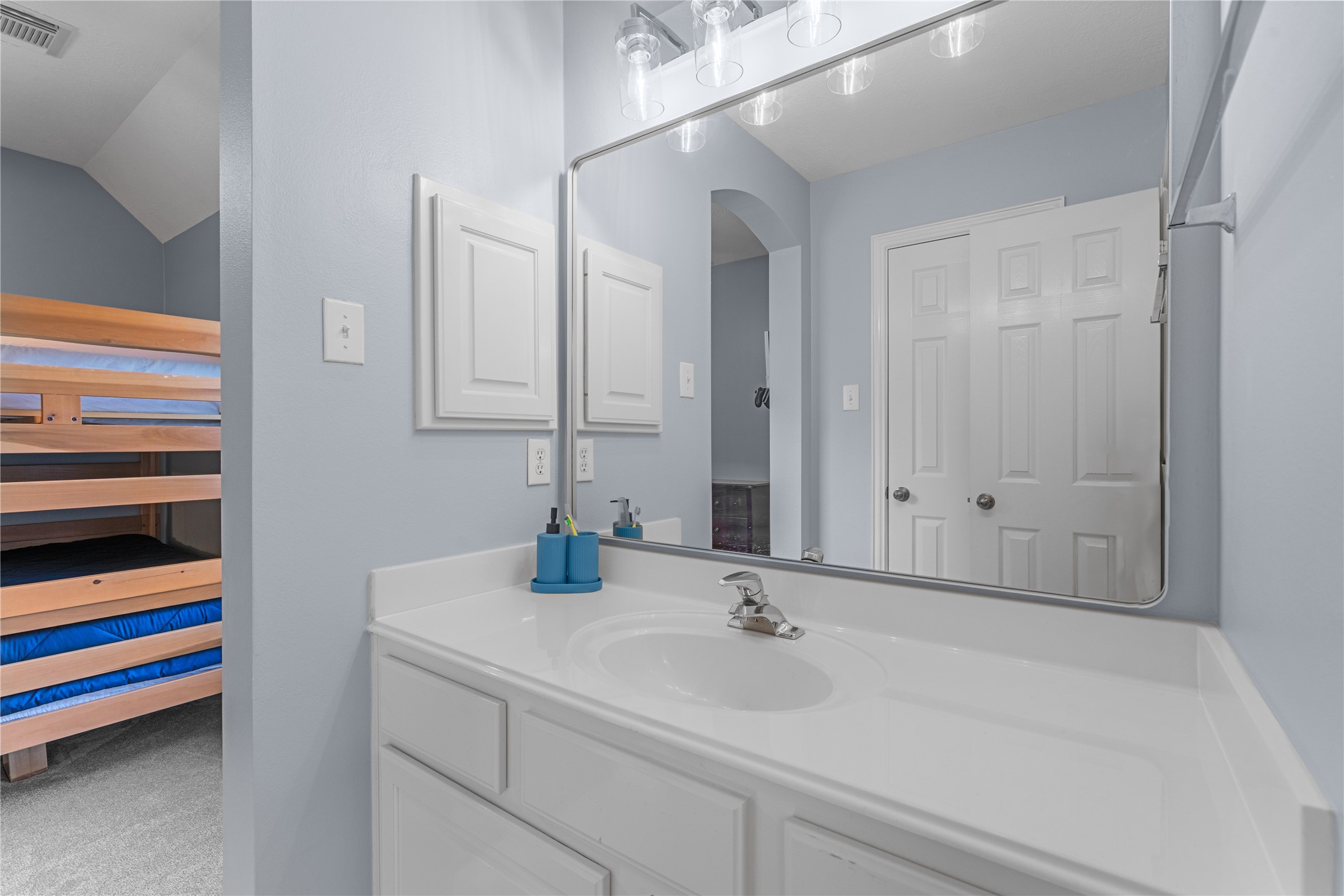 14718 Ramblebrook Humble, TX 77396 - Photo 20 of 38 A well-planned upstairs bath serving connected bedrooms with ease.
