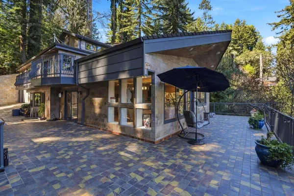 a view of a house with backyard and sitting area