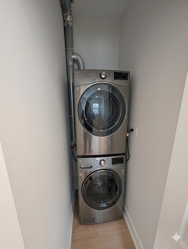 916 North Noble Street, Unit 2F Chicago, IL 60642 - Photo 22 of 22 a utility room with washing machine
