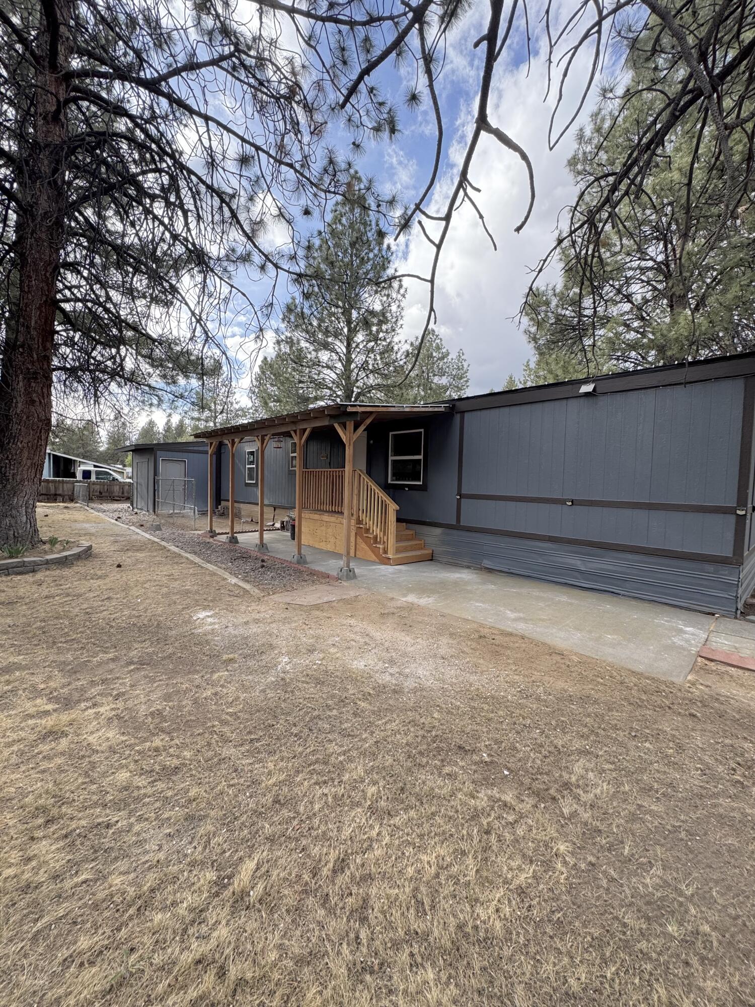 61000 Brosterhous Road, Unit 574 Bend, OR 97702 - Photo 2 of 28 Side view