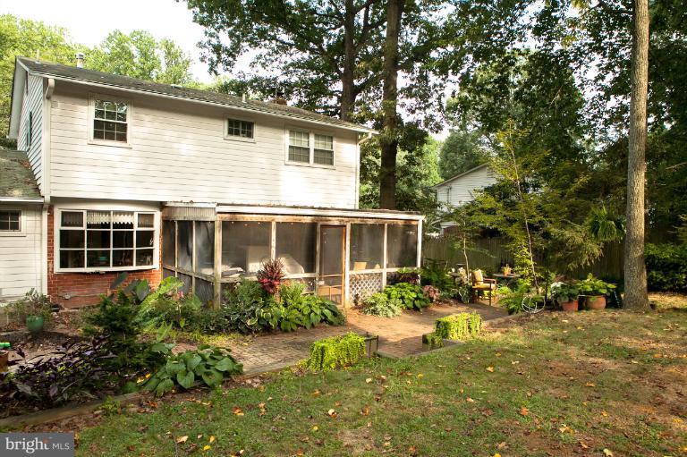 8916 Victoria Road Springfield, VA 22151 - Photo 4 of 24 Exterior (Rear)