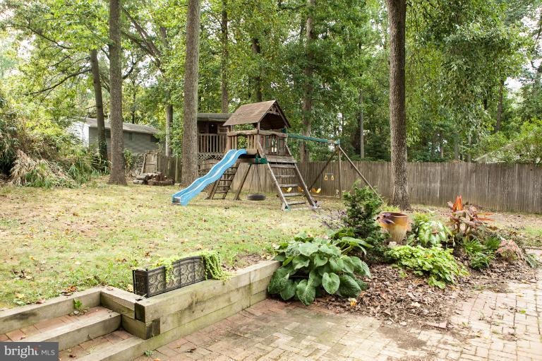 8916 Victoria Road Springfield, VA 22151 - Photo 9 of 24 Exterior (Rear)