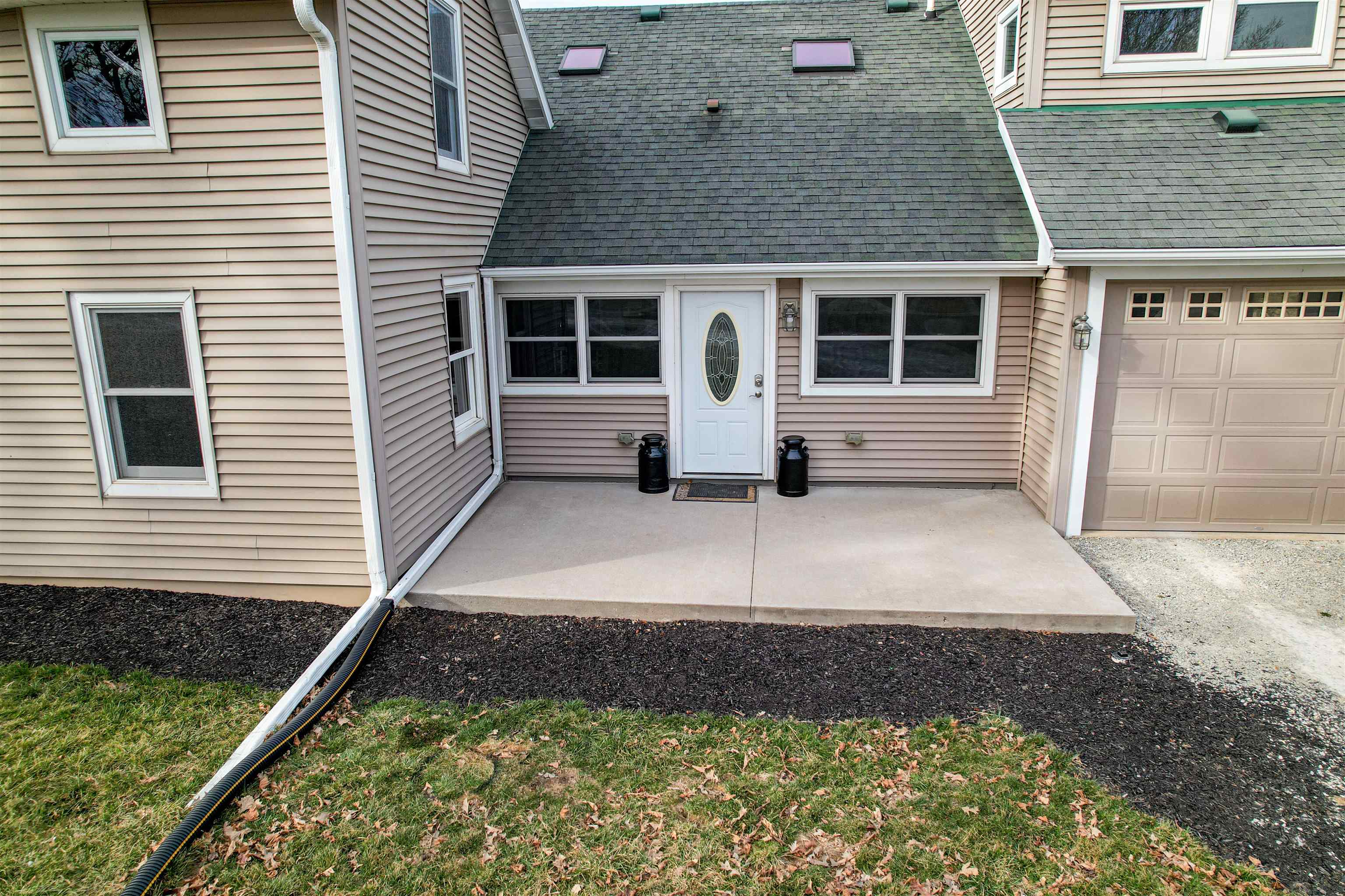 3605 Big Hill Road Chadwick, IL 61014 - Photo 13 of 99 a front view of a house with a yard