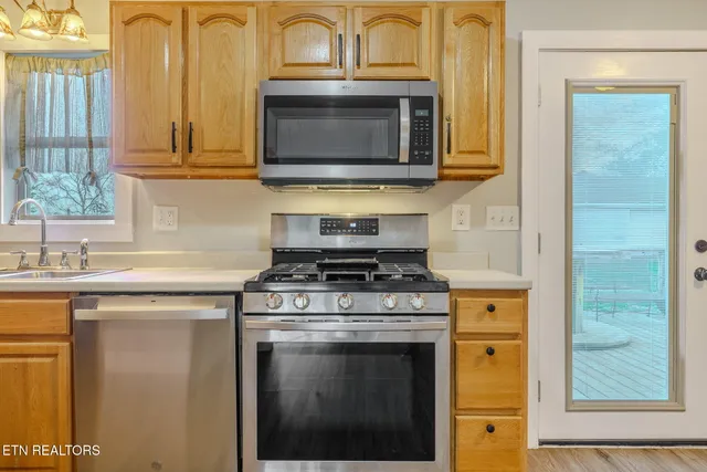 $289,990 | 111 Rockwaller Lane, Jacksboro, TN 37757