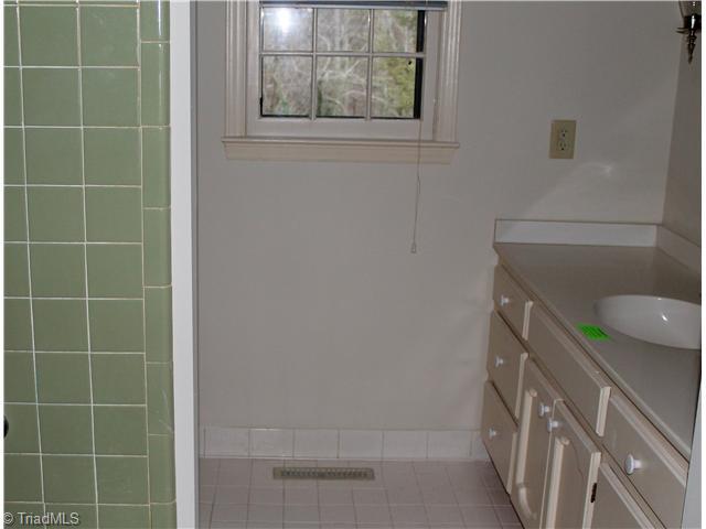 529 Edgewood Road Asheboro, NC 27205 - Photo 12 of 16 Other Bath.