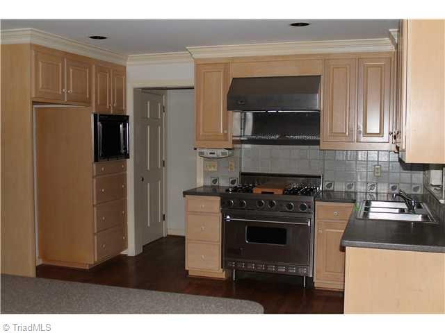 529 Edgewood Road Asheboro, NC 27205 - Photo 4 of 16 Kitchen.