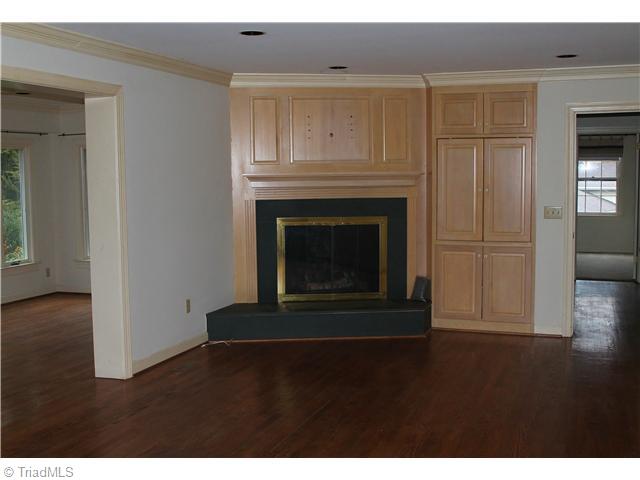 529 Edgewood Road Asheboro, NC 27205 - Photo 6 of 16 Den/Family/Great Room.