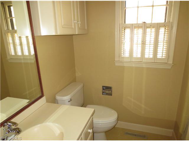 529 Edgewood Road Asheboro, NC 27205 - Photo 9 of 16 Master Bath/Spa.