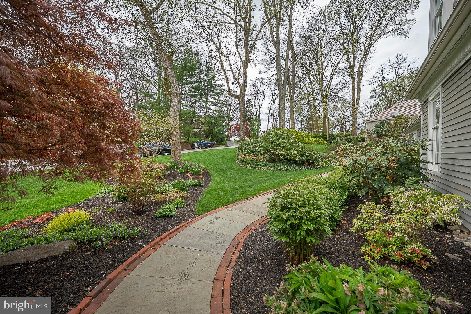 213 Ravenscliff Road Wayne, PA 19087 - Photo 3 of 68 Graceful walkway