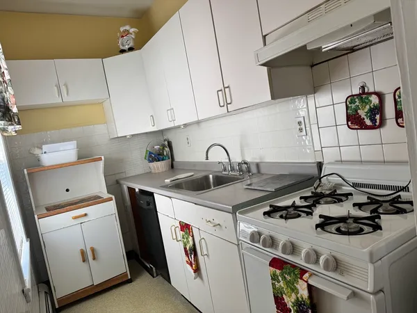 $1,950 | 247 Dawson Street, Unit 1, New Bedford, MA 02745