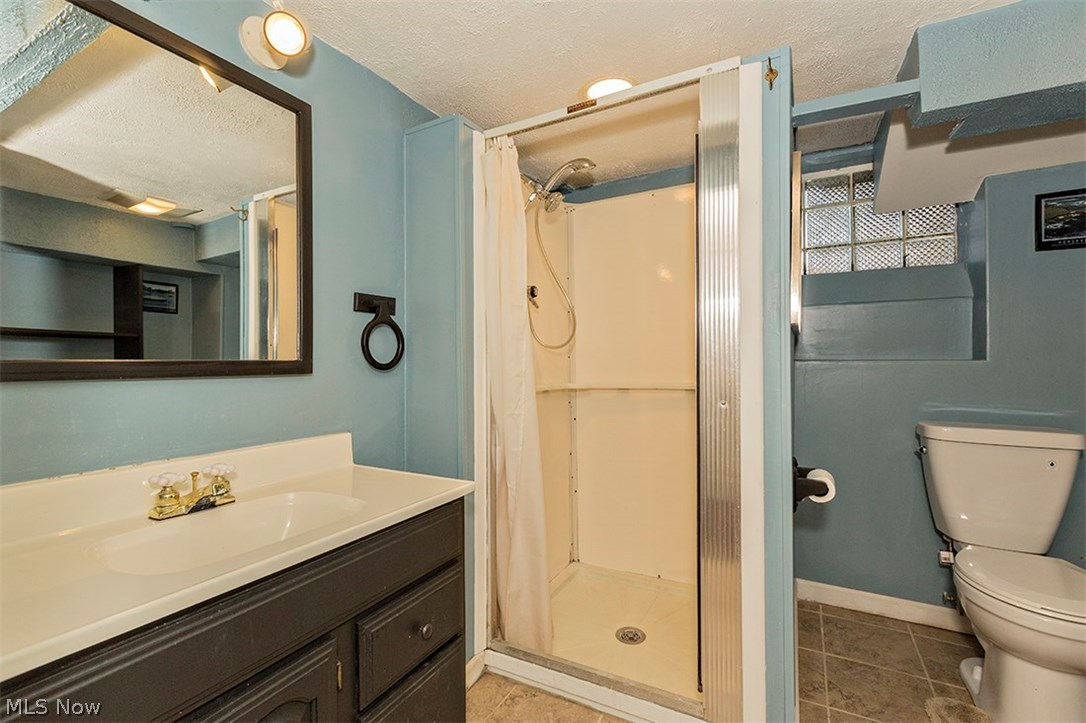 1244 Winston Road Cleveland, OH 44121 - Photo 32 of 35