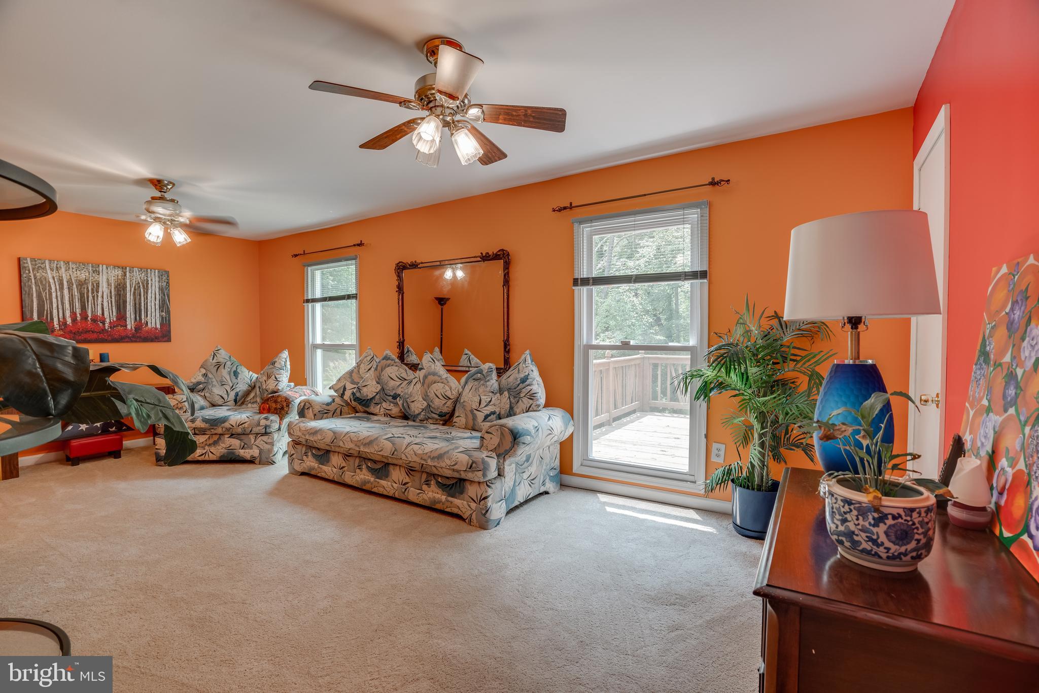 13480 Keytone Road Woodbridge, VA 22193 - Photo 16 of 39 Family Room w/Oversized windows