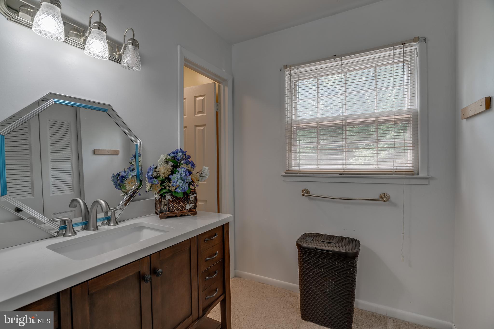 13480 Keytone Road Woodbridge, VA 22193 - Photo 22 of 39 Private En-Suite Bath