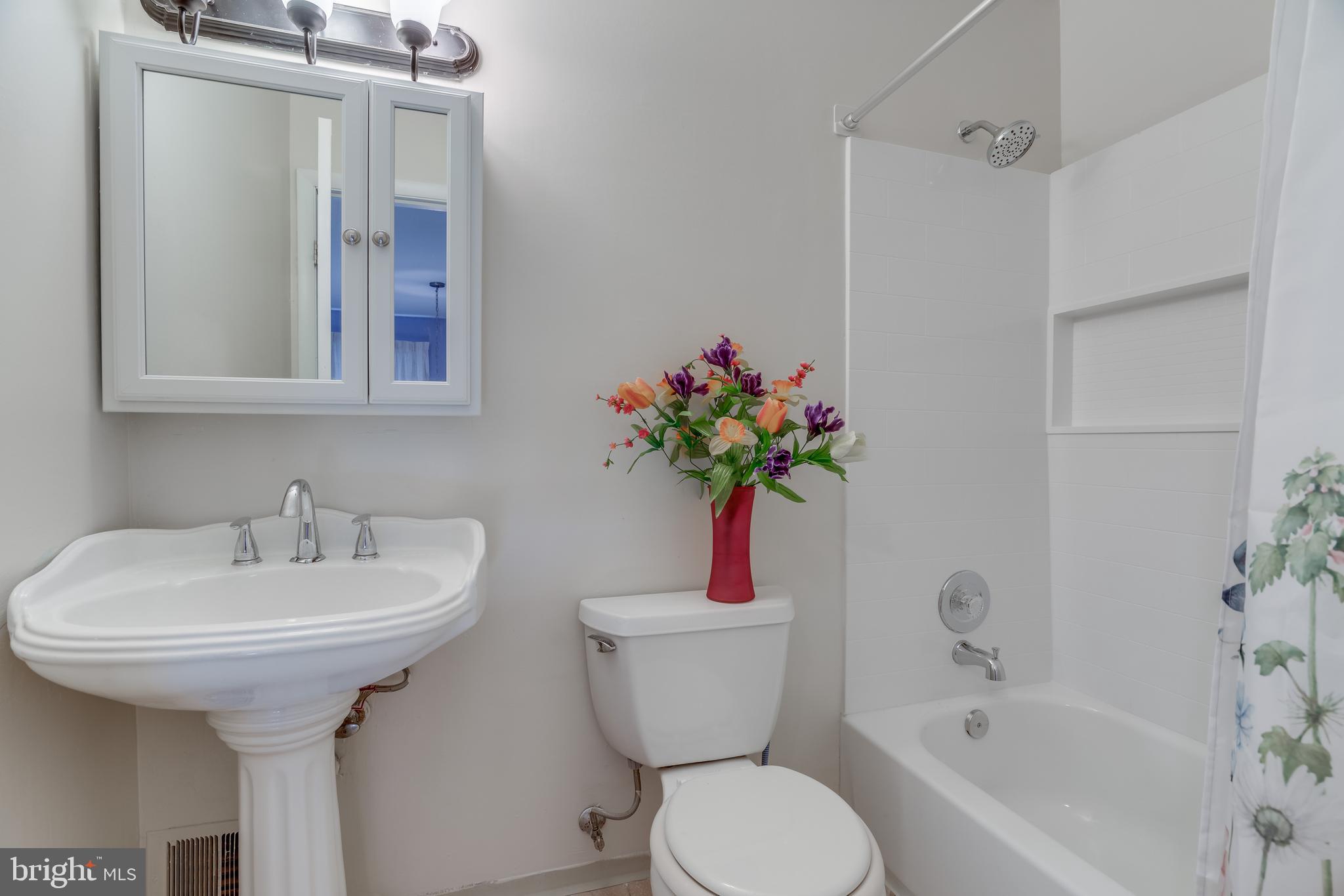 13480 Keytone Road Woodbridge, VA 22193 - Photo 24 of 39 UL Second full BAth