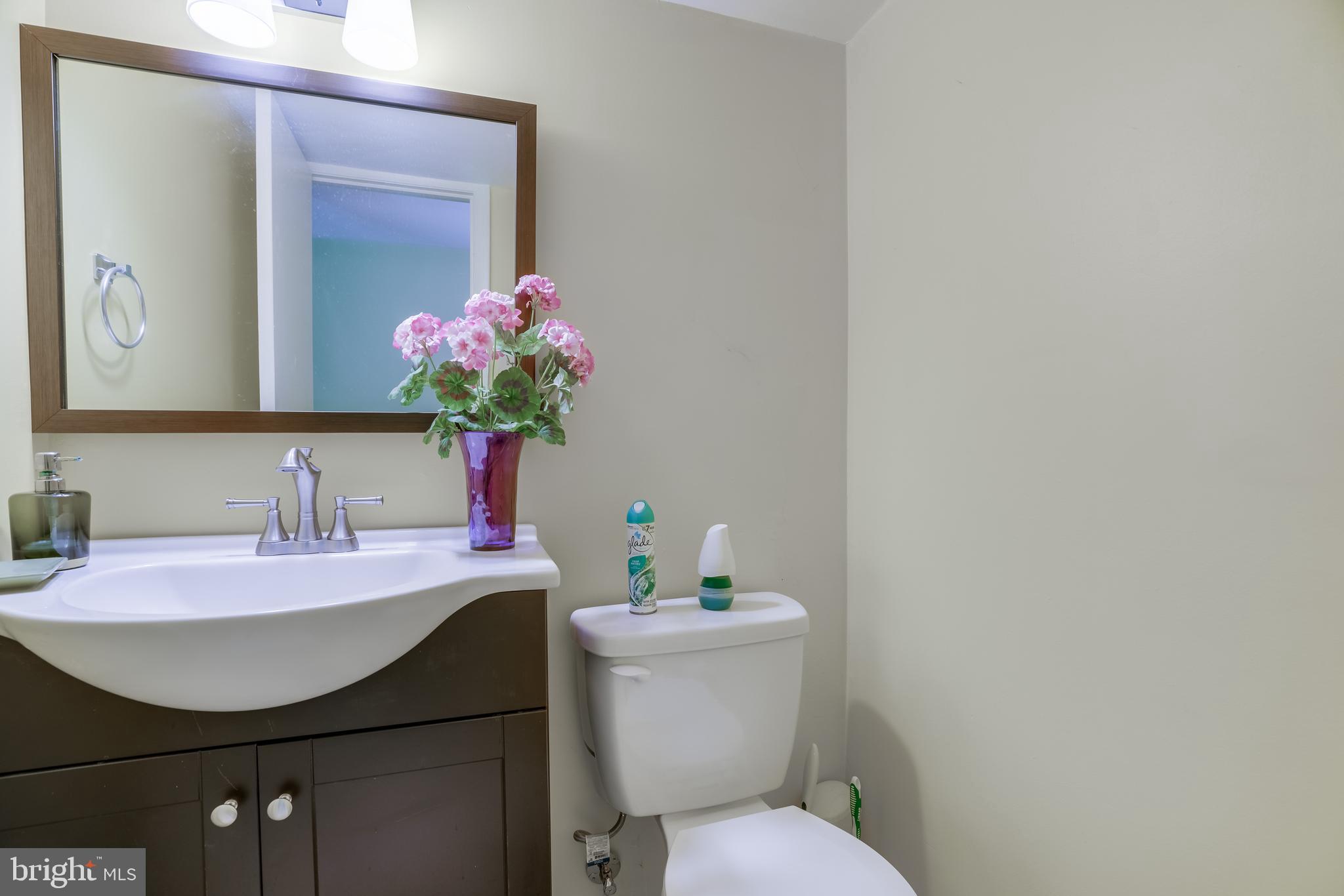 13480 Keytone Road Woodbridge, VA 22193 - Photo 35 of 39 Half Bath