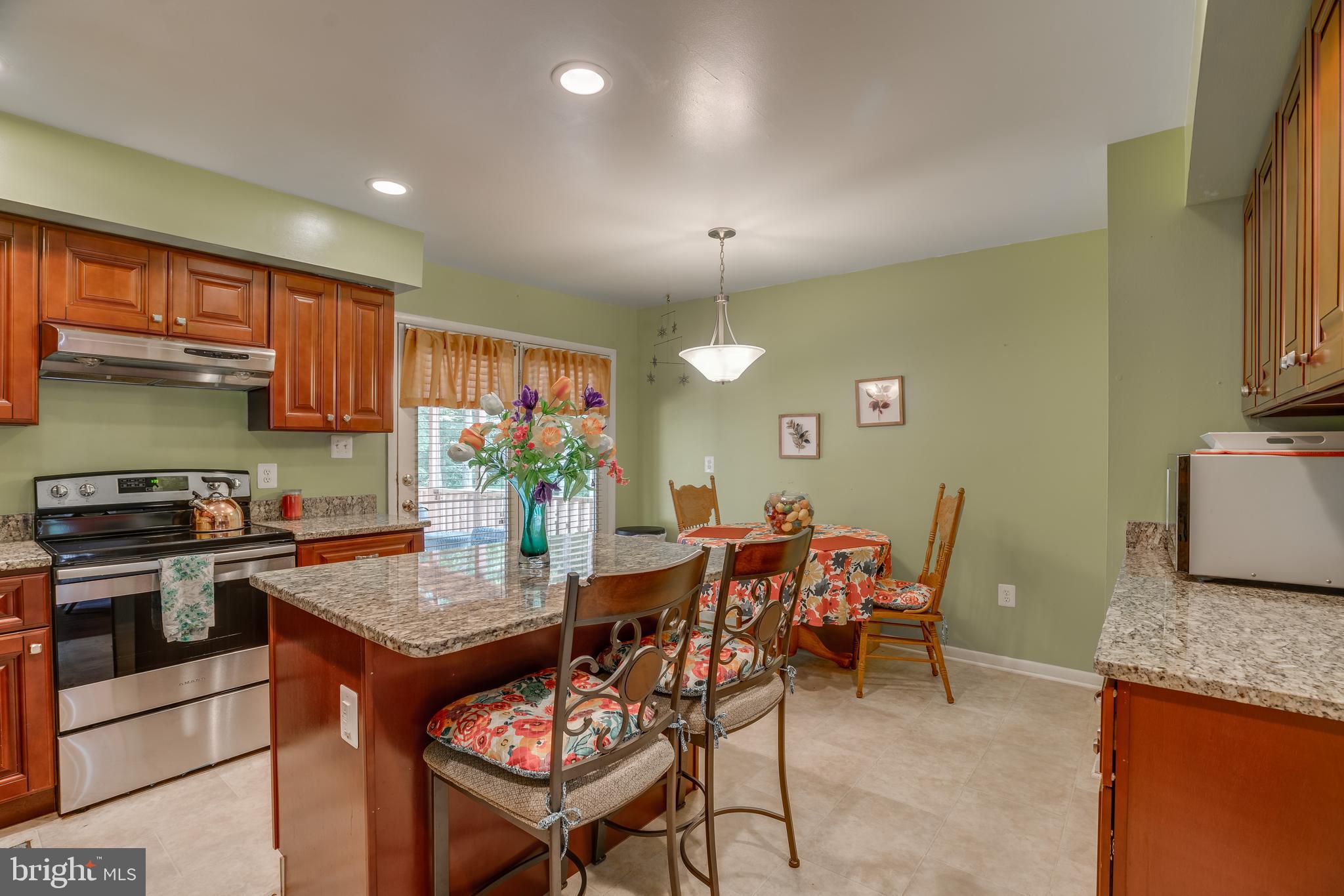 13480 Keytone Road Woodbridge, VA 22193 - Photo 8 of 39 Kitchen with Island