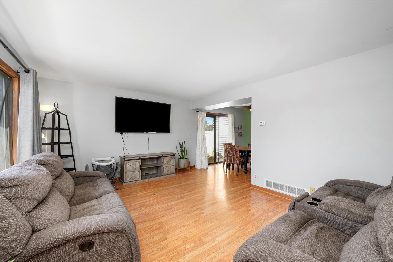 316 Circlegate Road New Lenox, IL 60451 - Photo 6 of 24 a living room with furniture and a flat screen tv