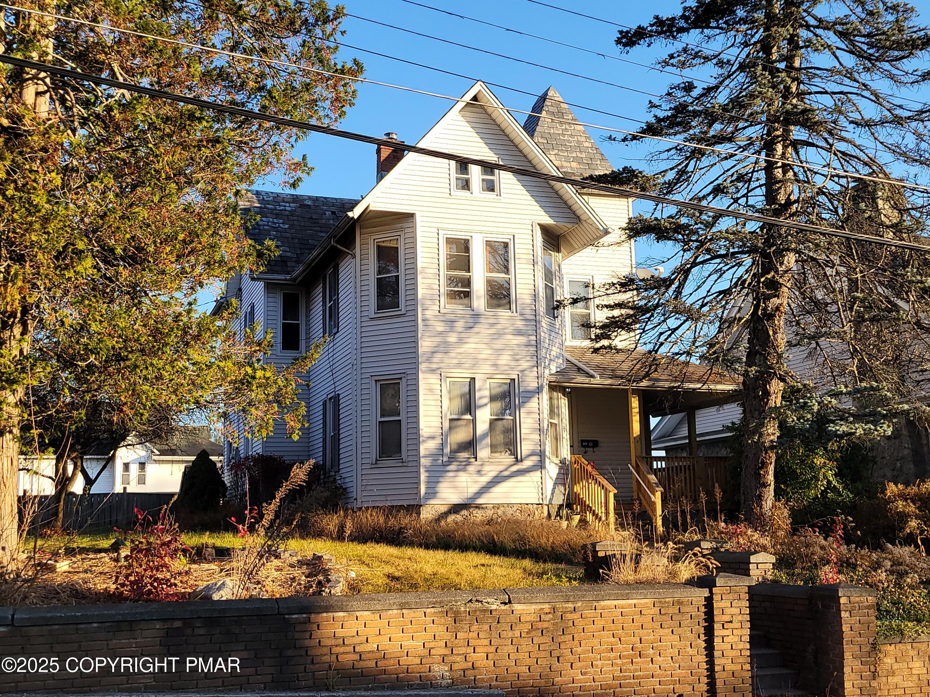 529 Market Street Bangor, PA 18013 - Photo 2 of 33 a front view of a house with garage