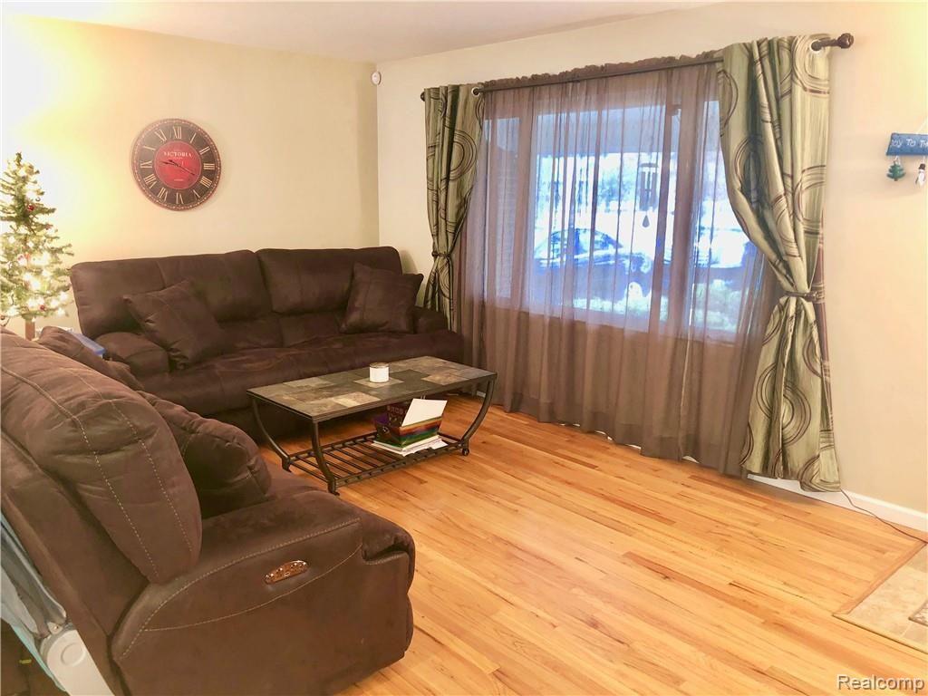 2812 Riverside Drive Port Huron, MI 48060 - Photo 5 of 36