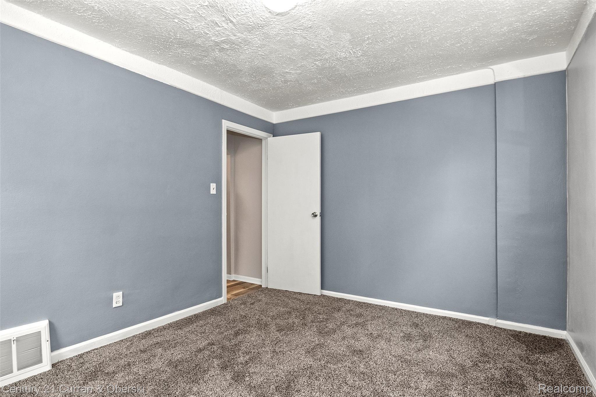 9725 Ruth Avenue Allen Park, MI 48101 - Photo 16 of 31 17.jpg