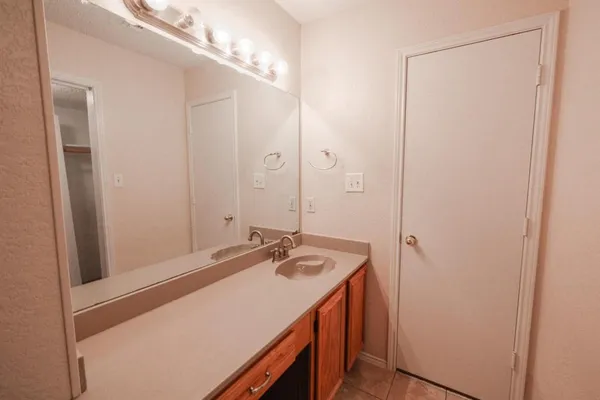 $1,800 | 10216 Lone Eagle Court, Fort Worth, TX 76108