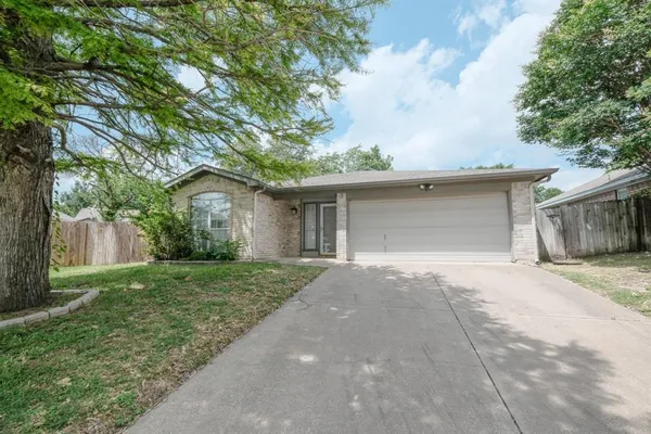 $1,800 | 10216 Lone Eagle Court, Fort Worth, TX 76108