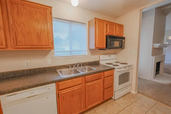 $1,800 | 10216 Lone Eagle Court, Fort Worth, TX 76108