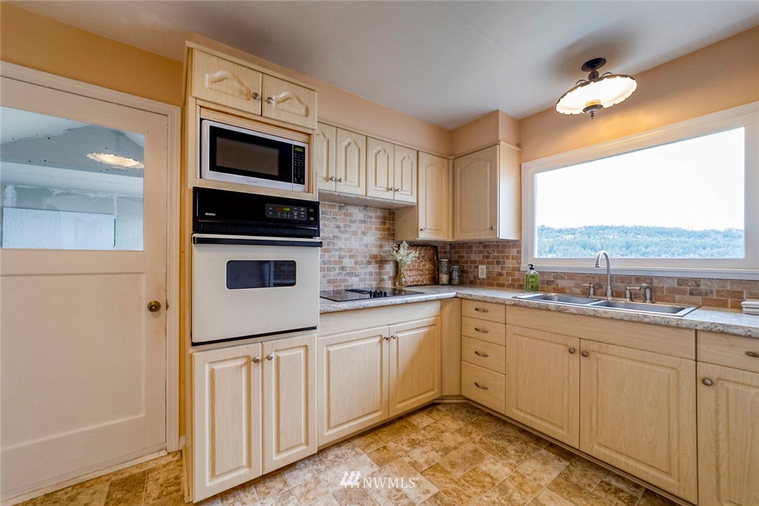 1312 Fairmount Road Port Townsend, WA 98368 - Photo 16 of 39 Gallery Image 16