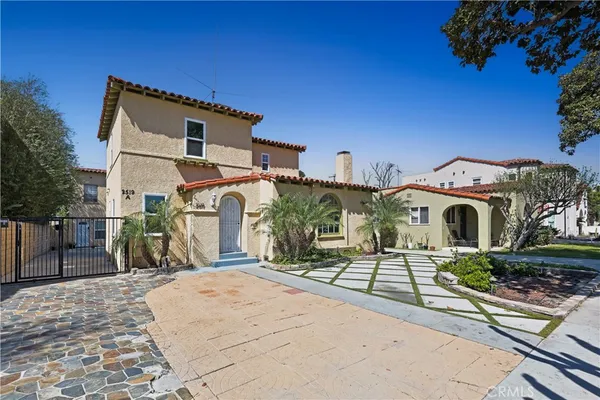 $3,200 | 2519 Eucalyptus Avenue, Long Beach, CA 90806