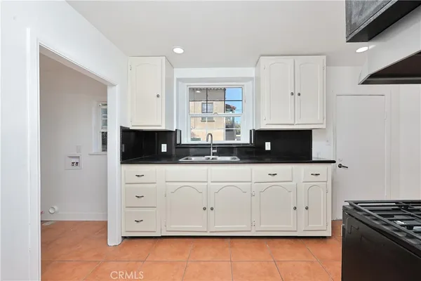 $3,200 | 2519 Eucalyptus Avenue, Long Beach, CA 90806