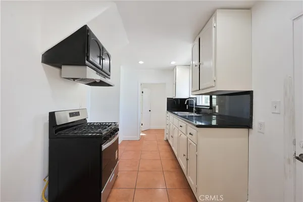 $3,200 | 2519 Eucalyptus Avenue, Long Beach, CA 90806