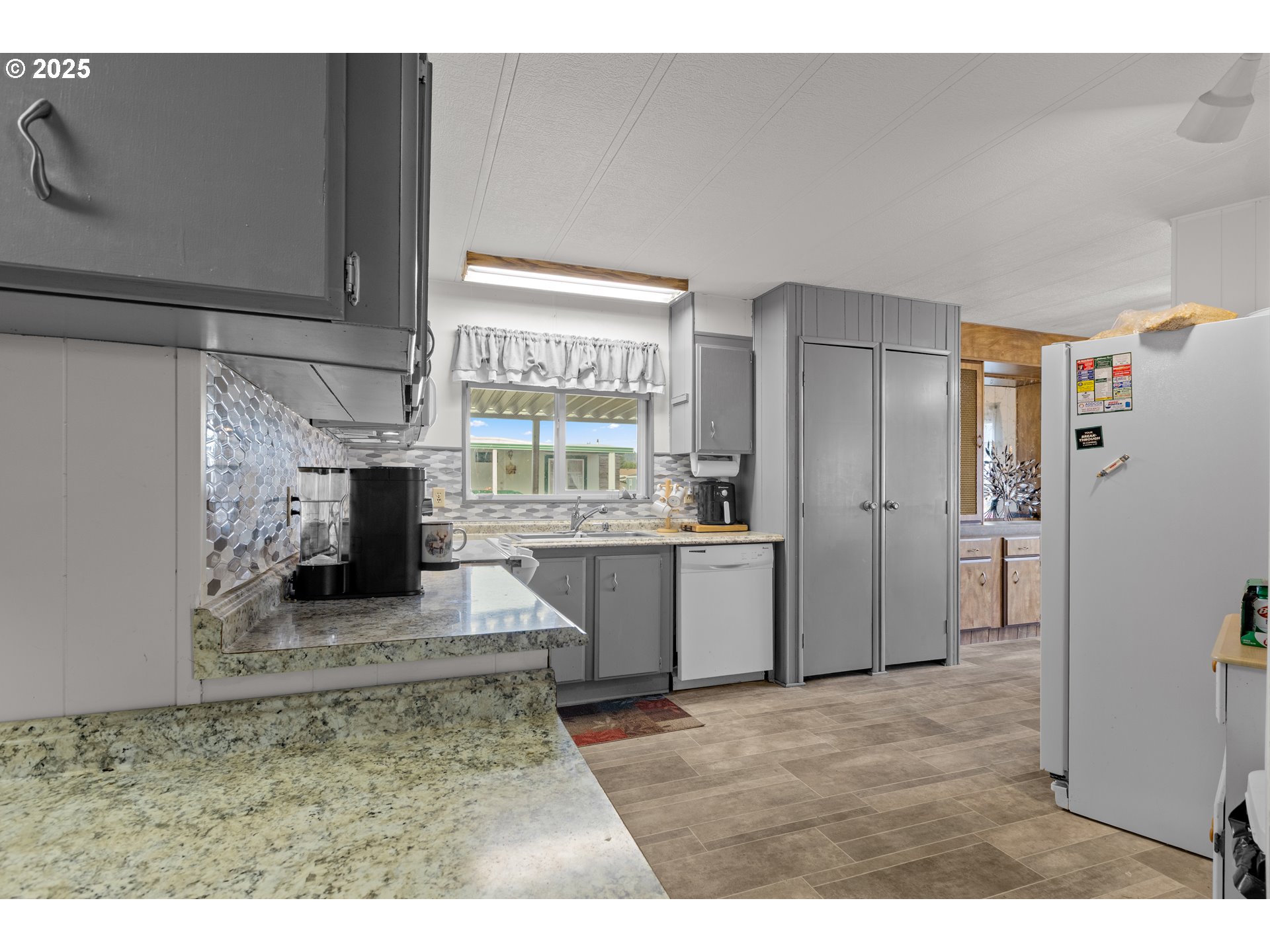 125 Estate Loop Winston, OR 97496 - Photo 13 of 45 a kitchen with refrigerator and window