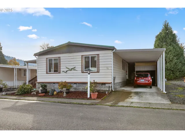 a view of a house with a yard and garage